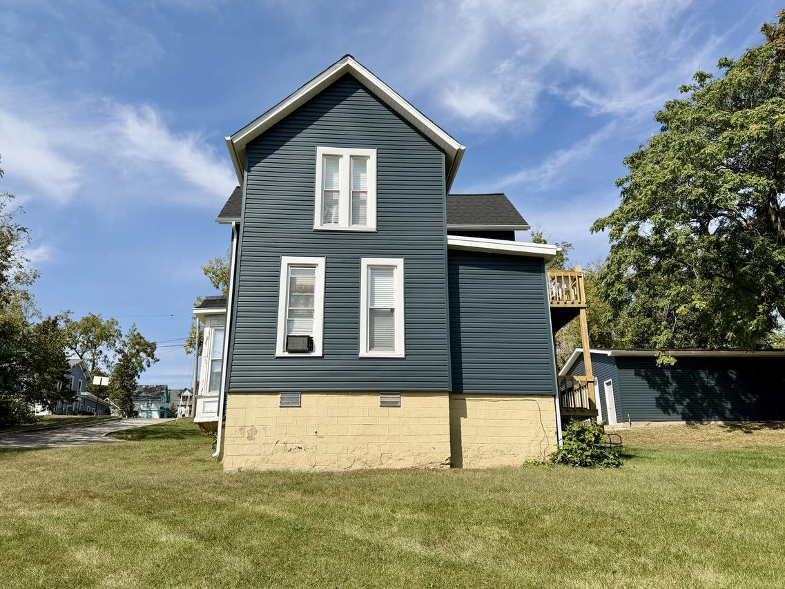 330 W Highland Ave., Elgin, IL 60123