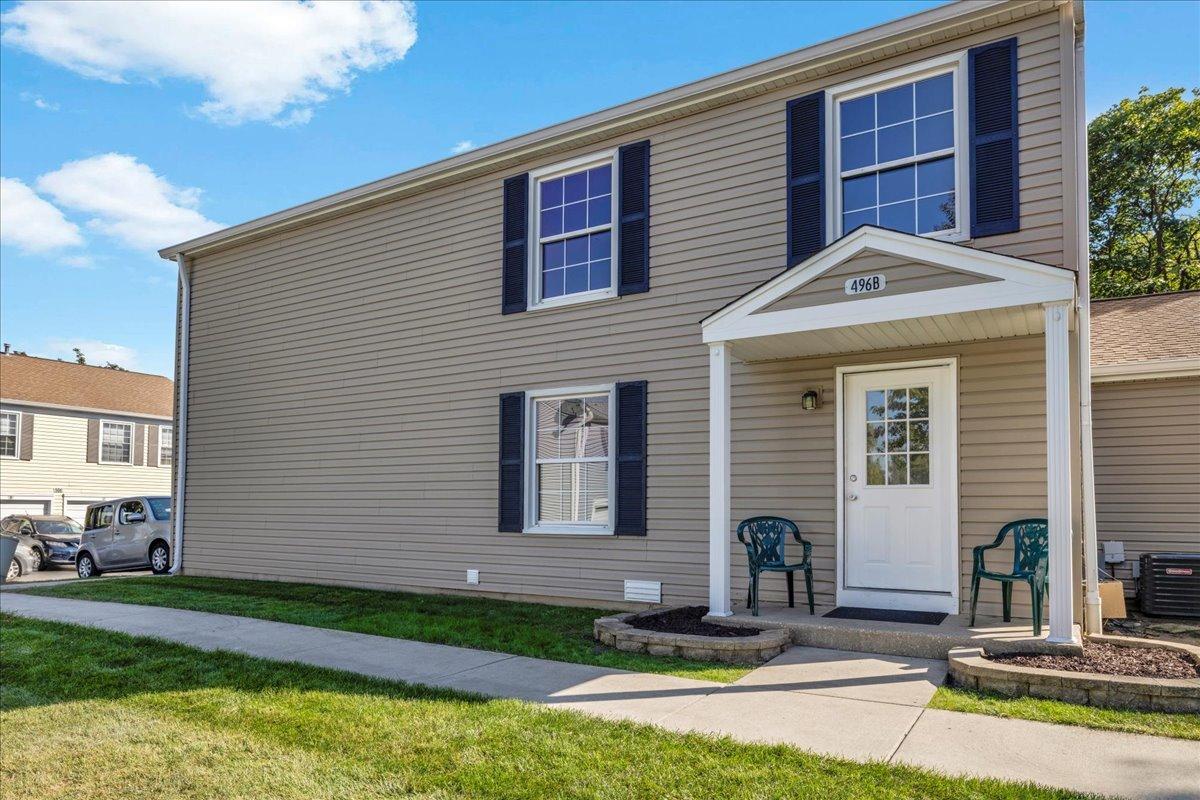 496 Darlene Ln. #B, Glendale Heights, IL 60139