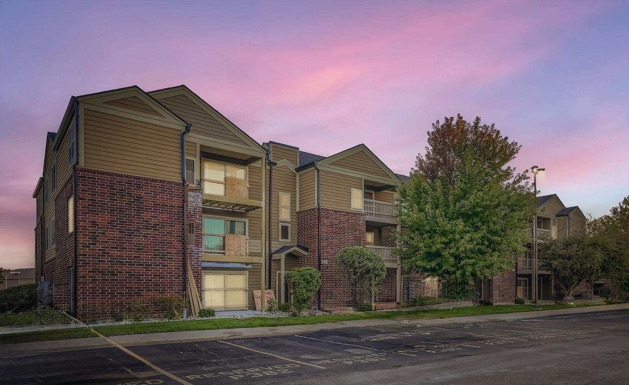 208 Glengarry Dr. #304, Bloomingdale, IL 60108