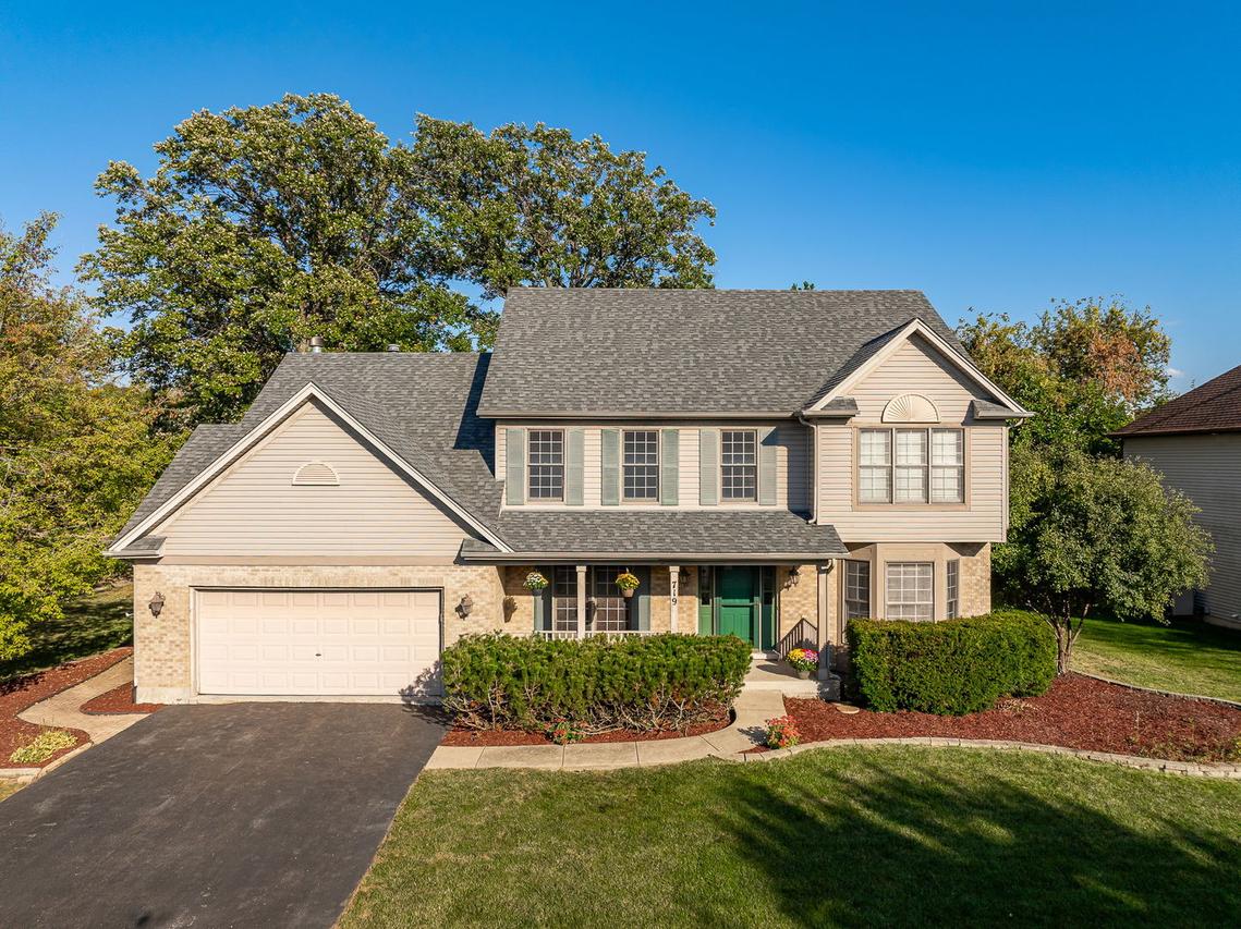 719 Pinecreek Dr., North Aurora, IL 60542