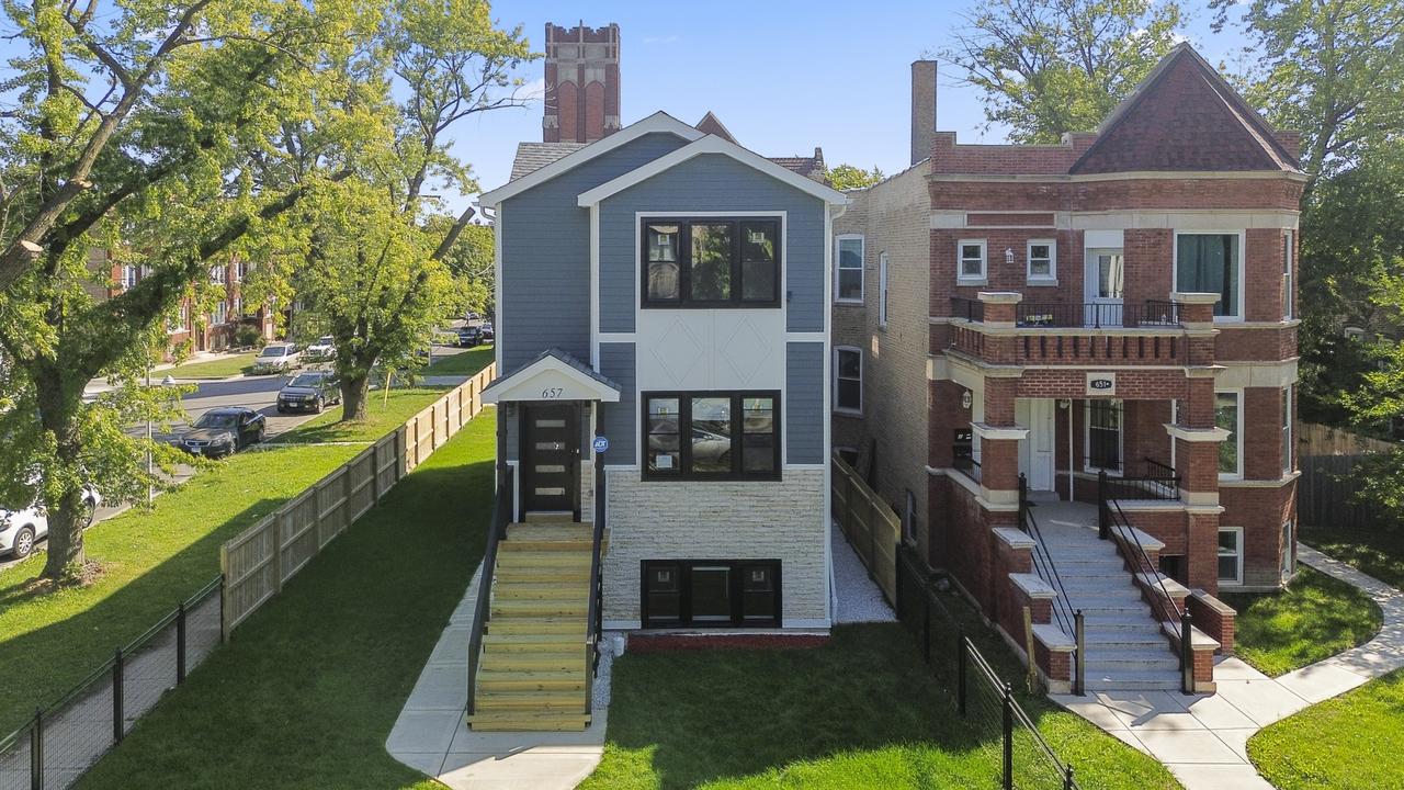 657 N Pine Ave., Chicago, IL 60644