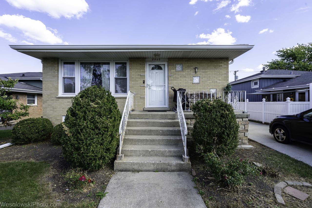8405 Melvina Ave., Burbank, IL 60459