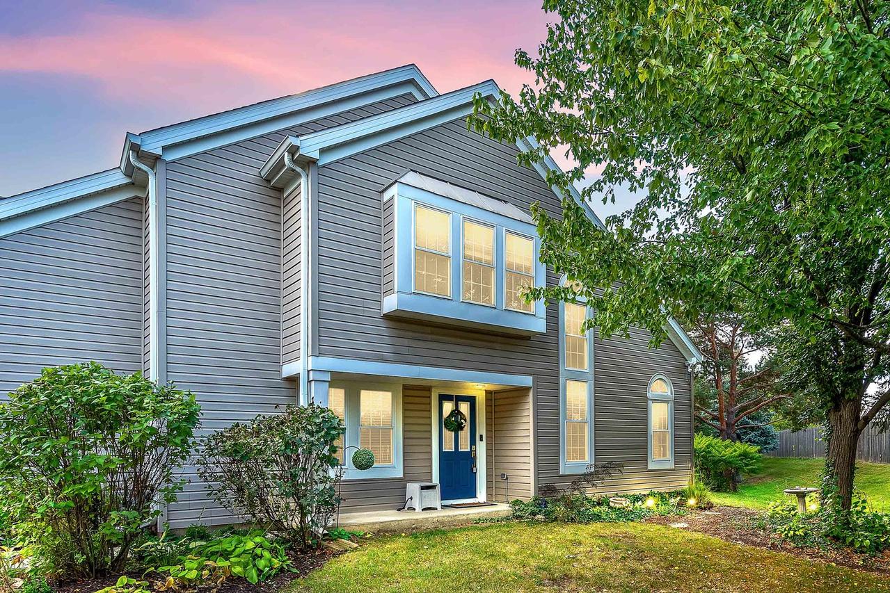 385 Wexford Ct., Carol Stream, IL 60188