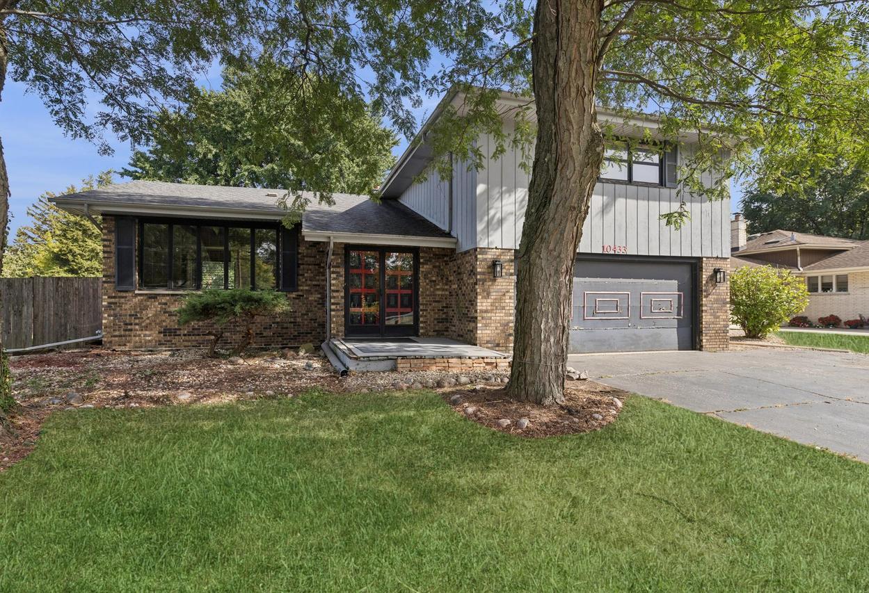 10433 S 83rd Ave., Palos Hills, IL 60465
