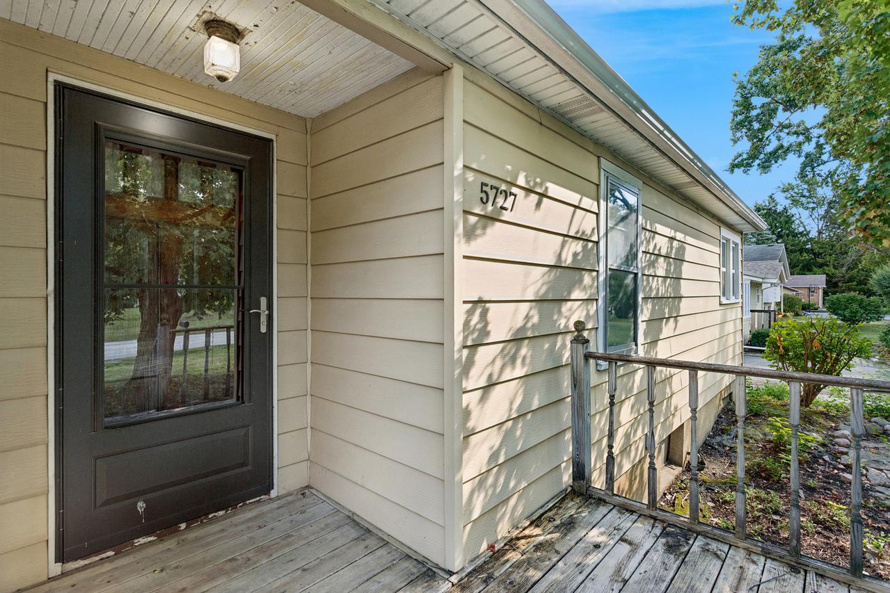 5727 Woodward Ave., Downers Grove, IL 60516