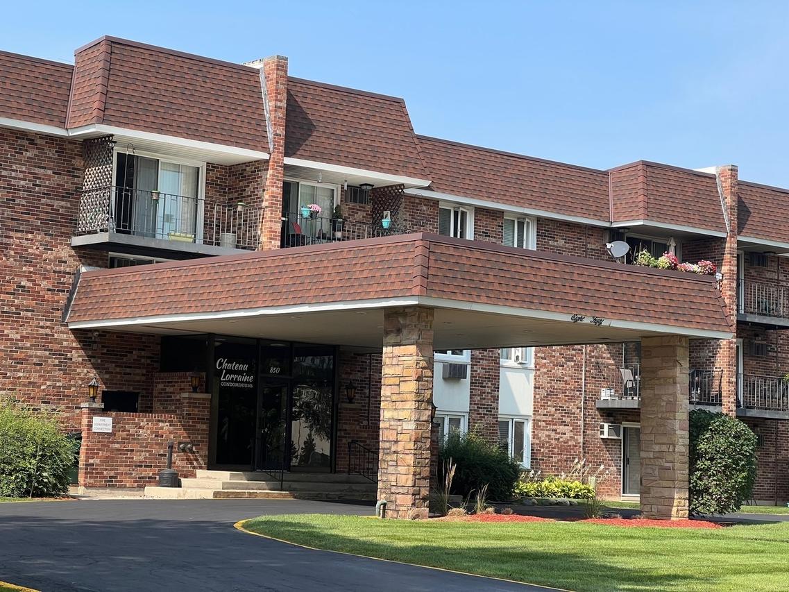 850 S Lorraine Rd. #3L, Wheaton, IL 60189