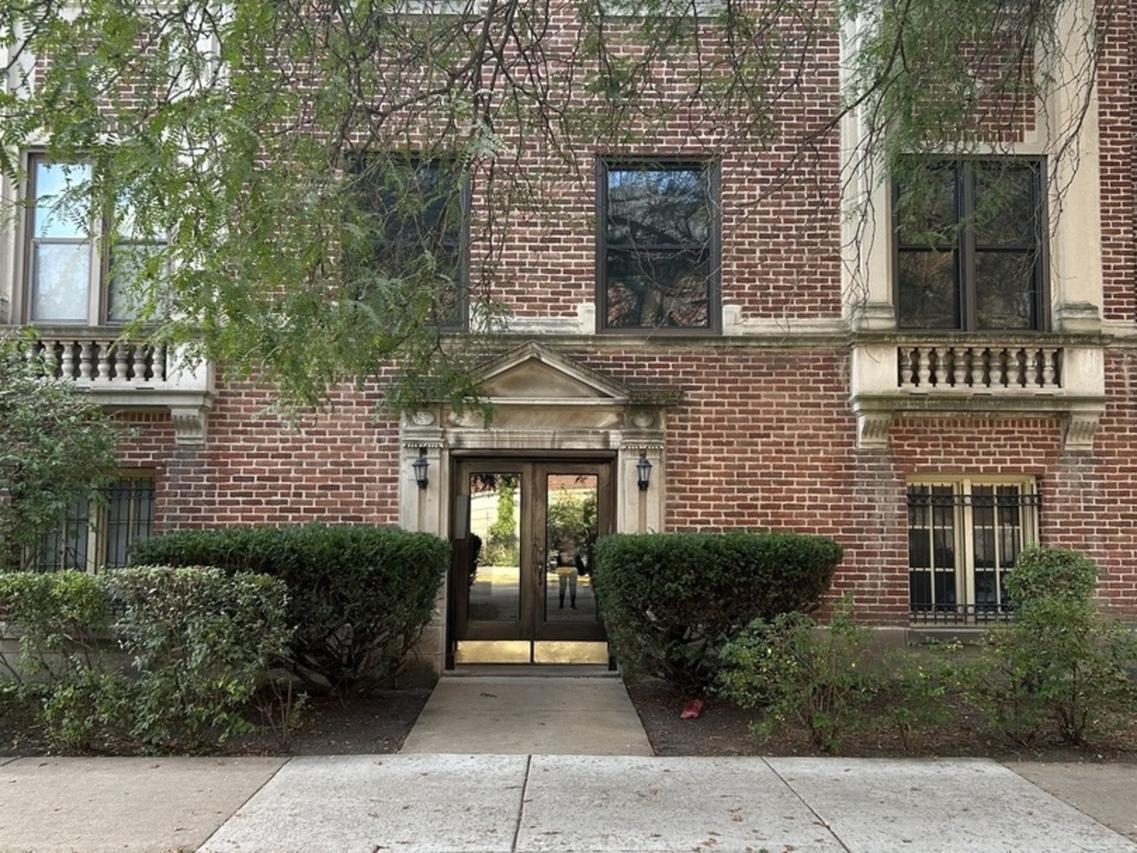 1155 E Hyde Park Blvd. #2F, Chicago, IL 60615