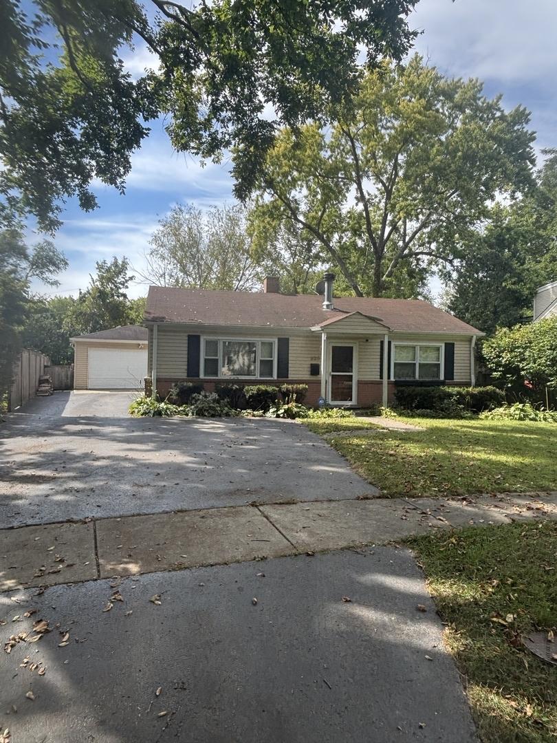 926 Cedar St., Deerfield, IL 60015