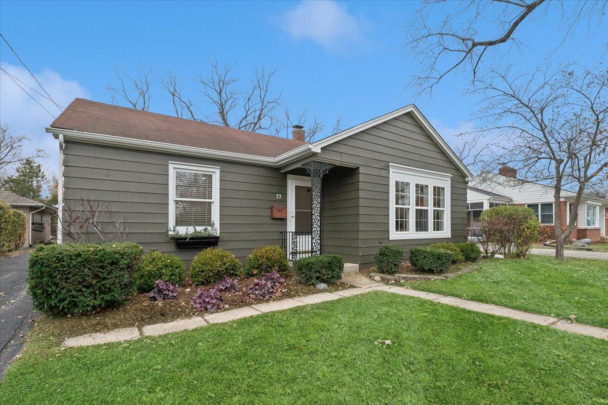 73 Harvey Ave., Grayslake, IL 60030