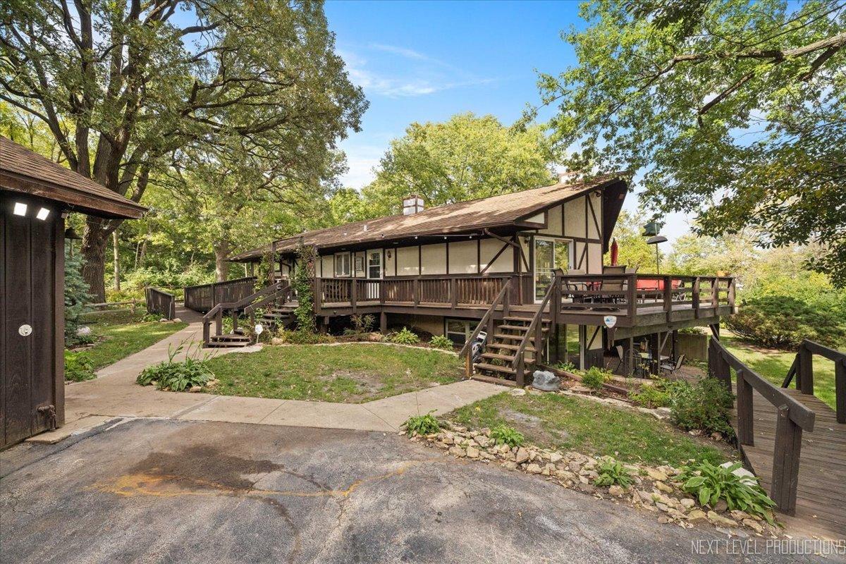 3 Lovedale Ln., North Aurora, IL 60542