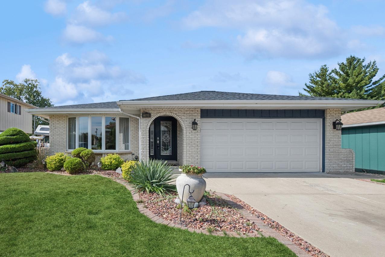 11608 S Leamington Ave., Alsip, IL 60803
