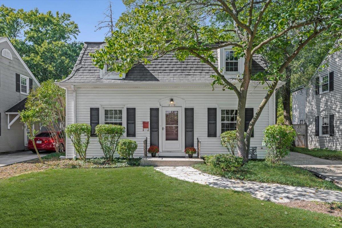 320 Lagoon Dr., Northfield, IL 60093