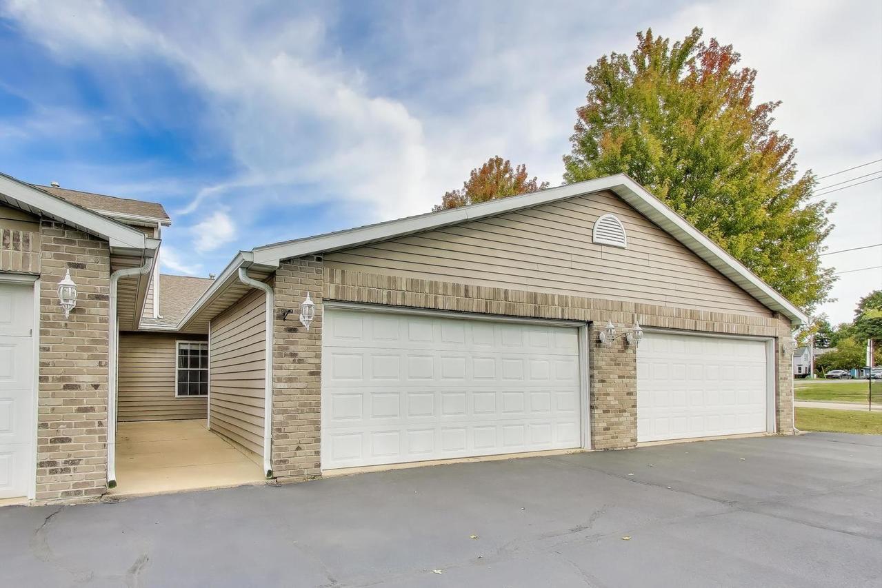 150 N Wooster St. #2, Capron, IL 61012