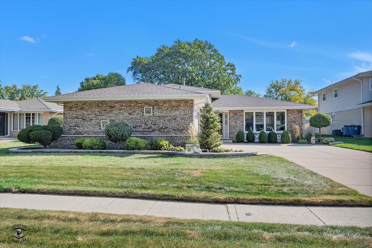 10443 Broadmoor Dr., Palos Hills, IL 60465