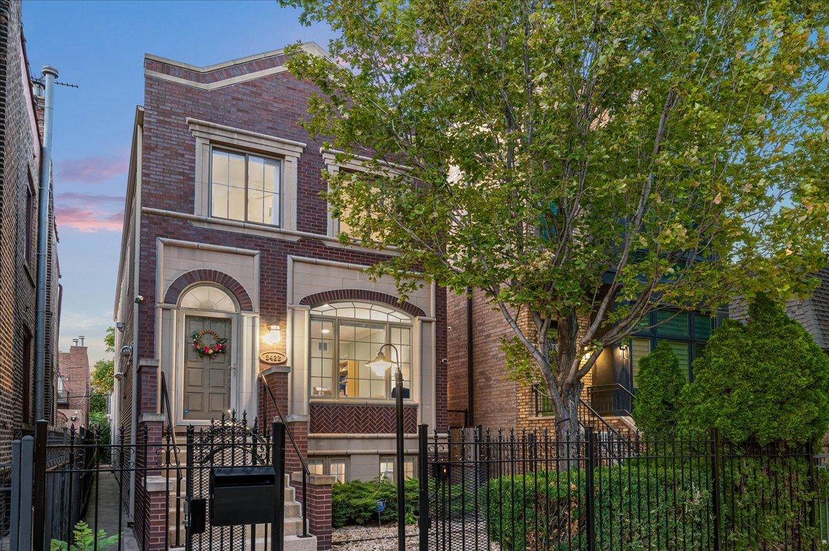 2422 W Ohio St., Chicago, IL 60612