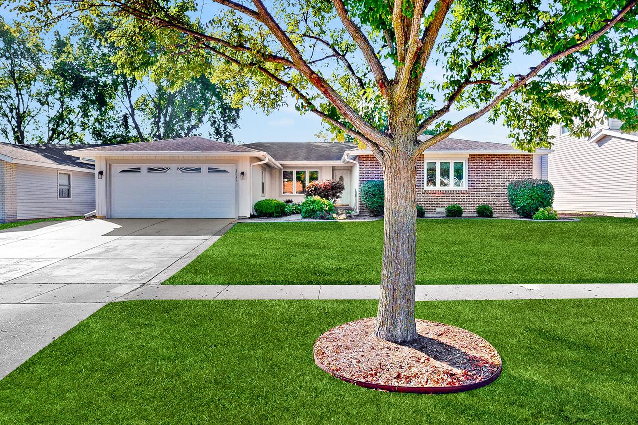 1517 White Tr., Elk Grove Village, IL 60007