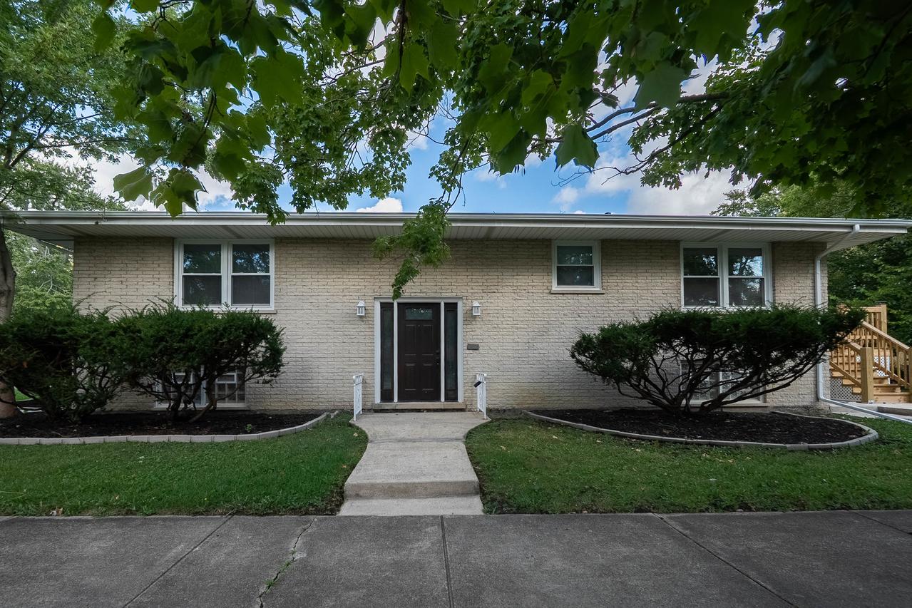 3045 Peoria St., Steger, IL 60475