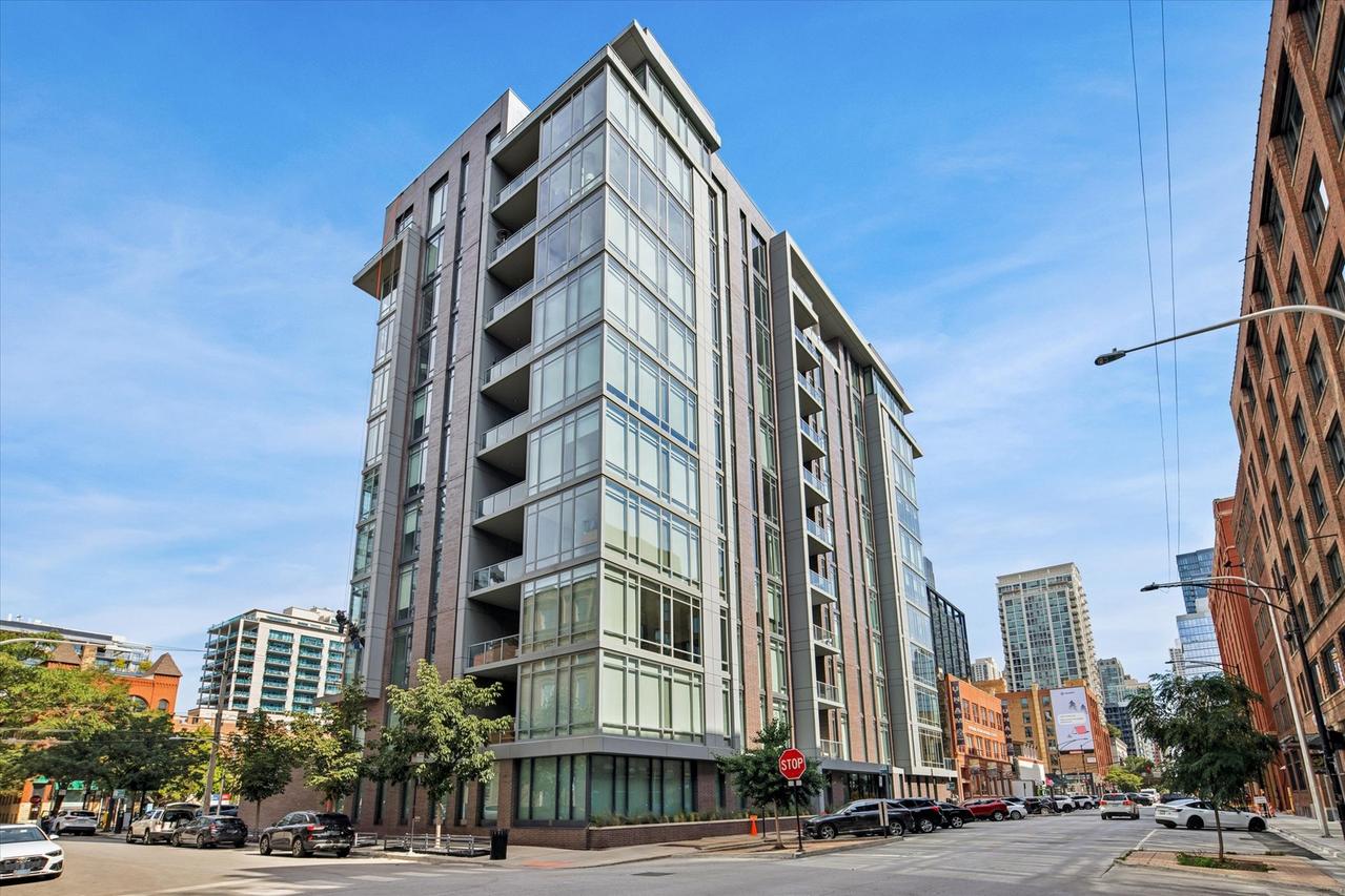 360 W Erie St. #9A, Chicago, IL 60654