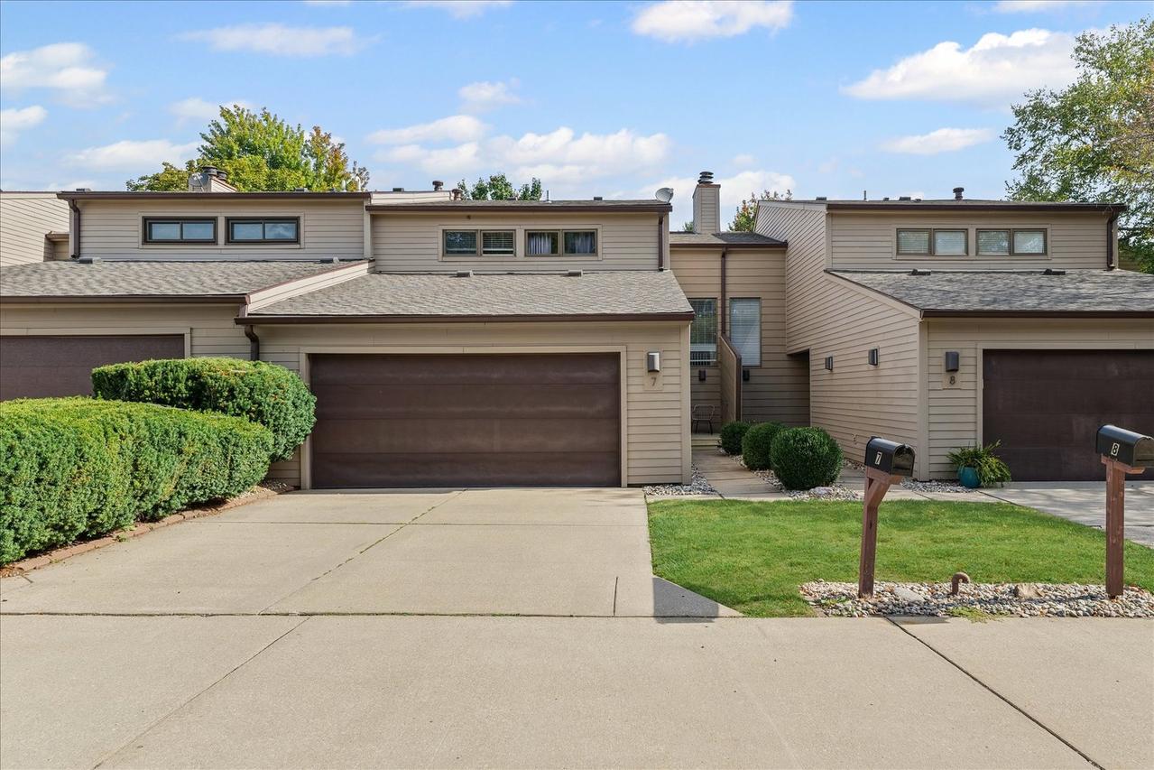 7 Briar Hill Cir., Champaign, IL 61822