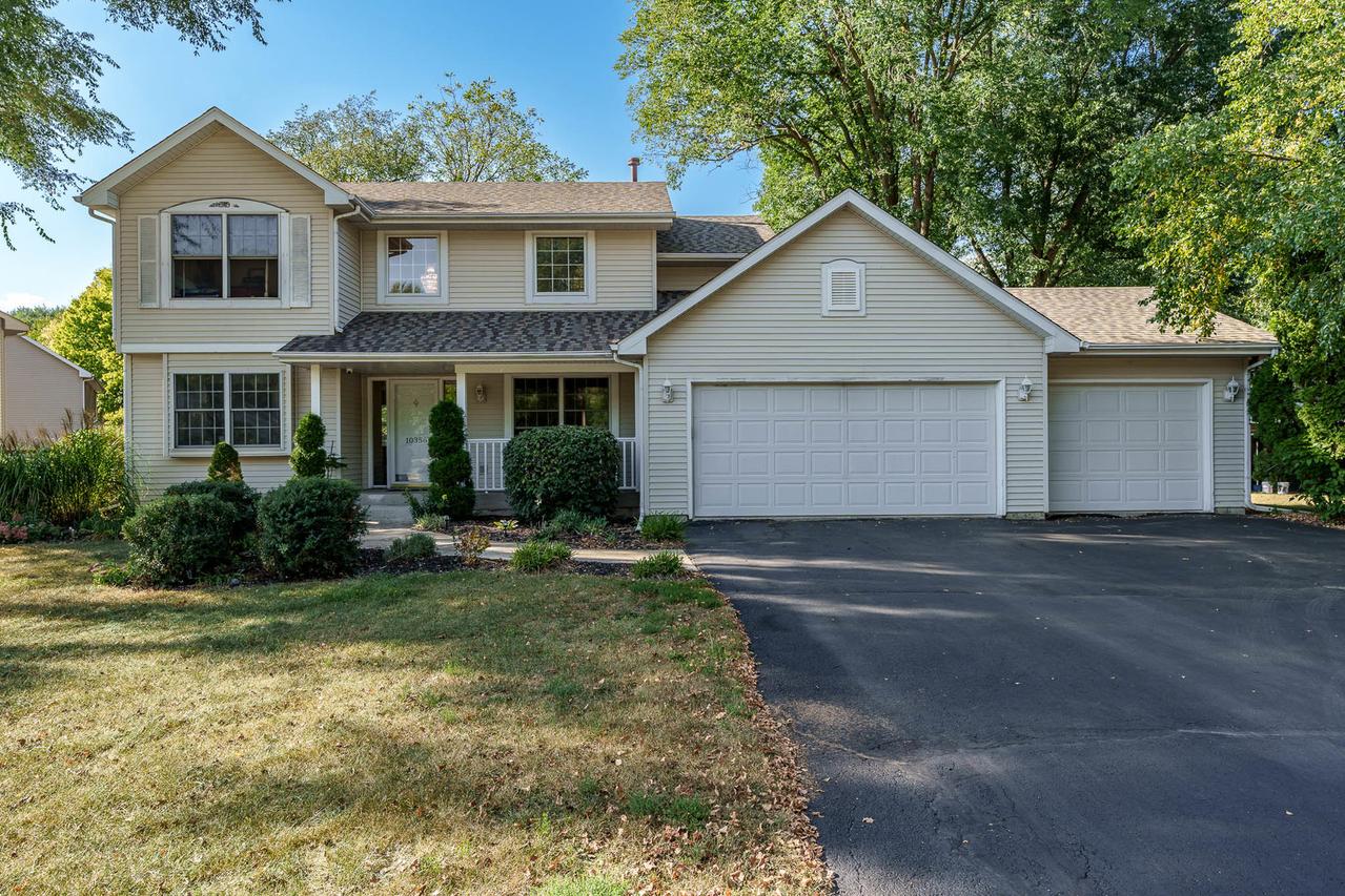 10356 Geneva Dr., Roscoe, IL 61073