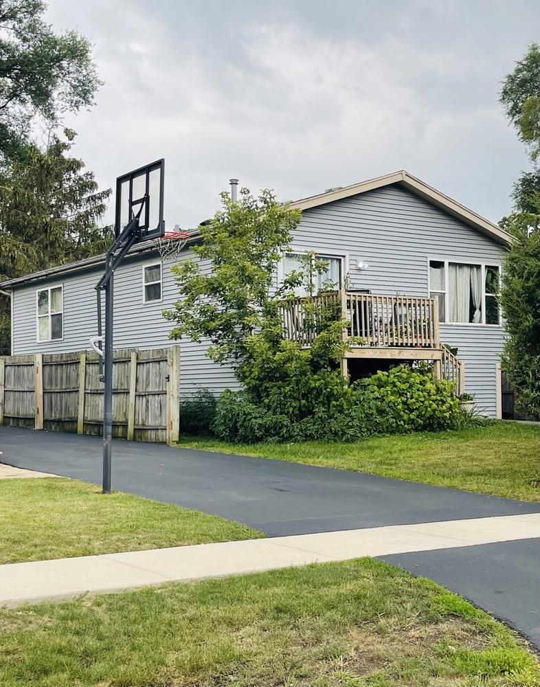 319 Beachview Dr., Round Lake Beach, IL 60073