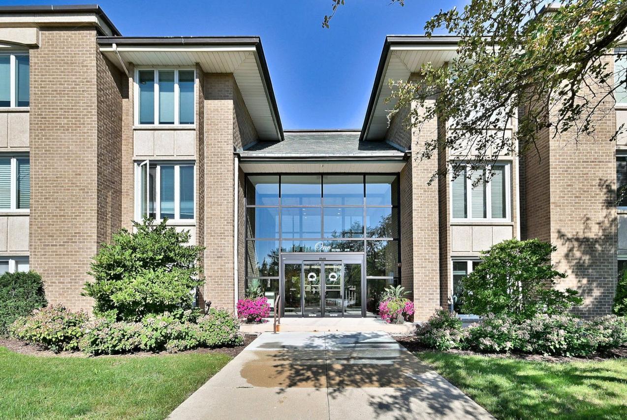 1 Oak Brook Club Dr. #A105, Oak Brook, IL 60523