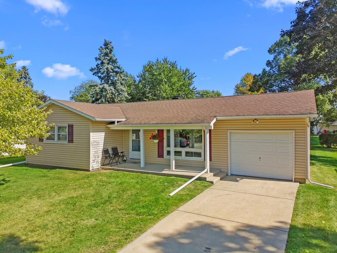 1003 N Hayes St., Harvard, IL 60033