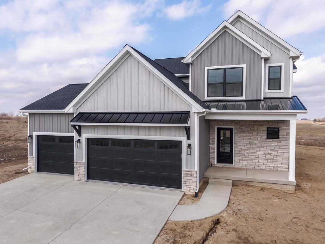 5214 Belvedere Dr., Bloomington, IL 61705