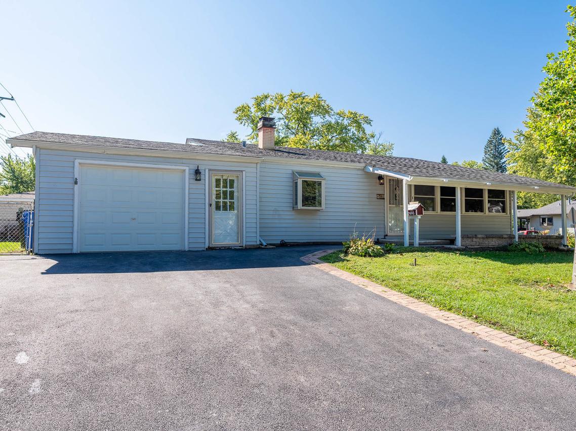 901 Garfield Dr., Carpentersville, IL 60110
