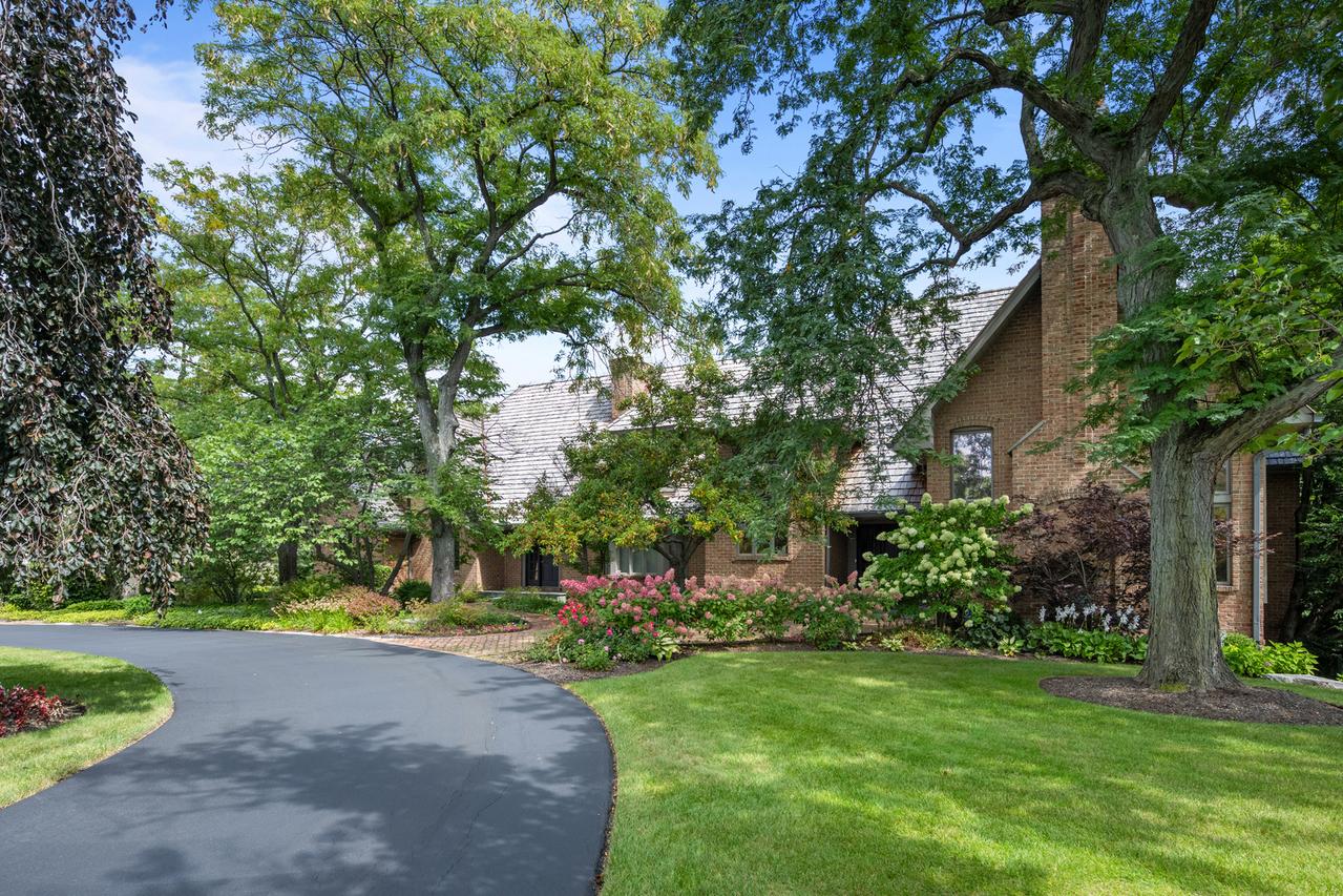 1225 Sir William Ln., Lake Forest, IL 60045
