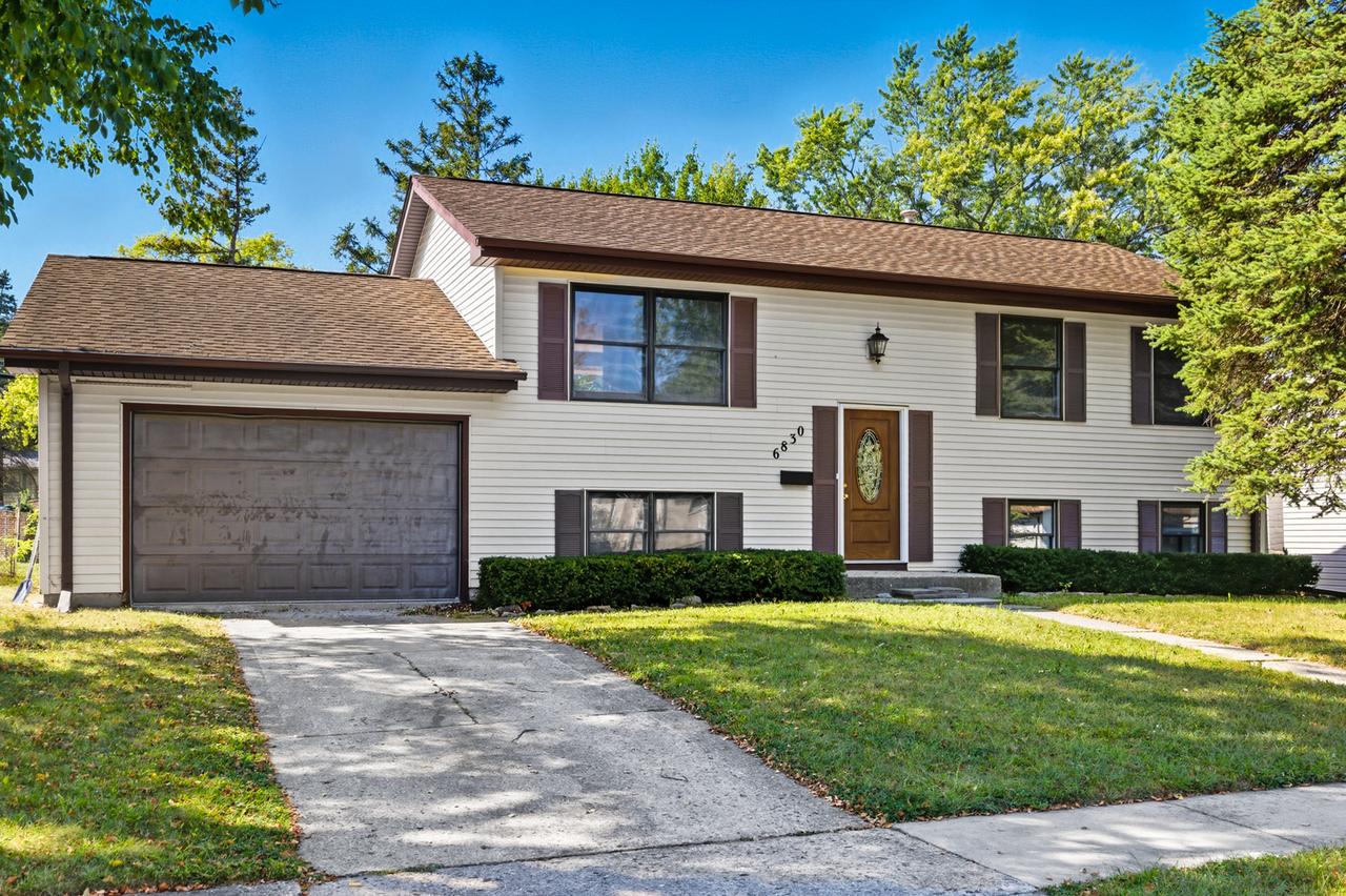 6830 Appletree St., Hanover Park, IL 60133
