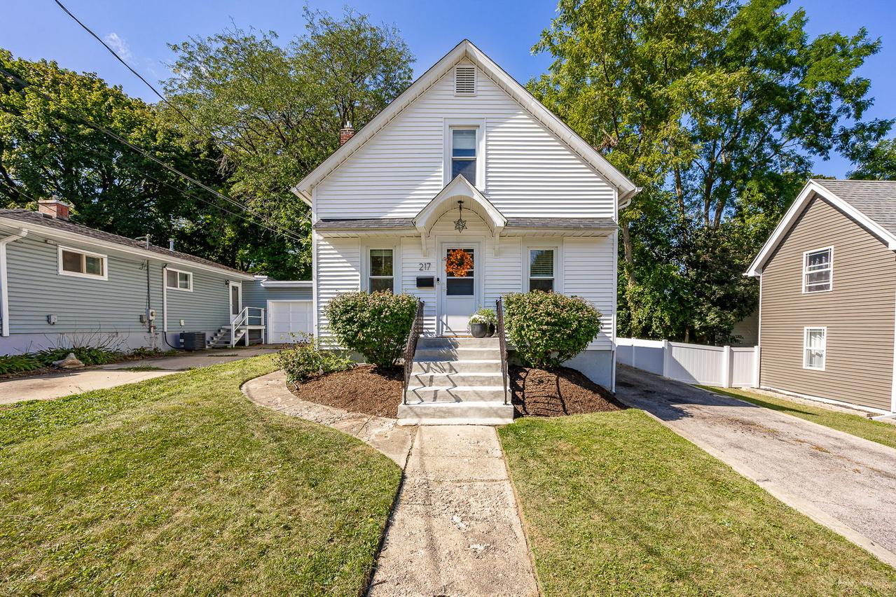 217 N 6th St., St. Charles, IL 60174