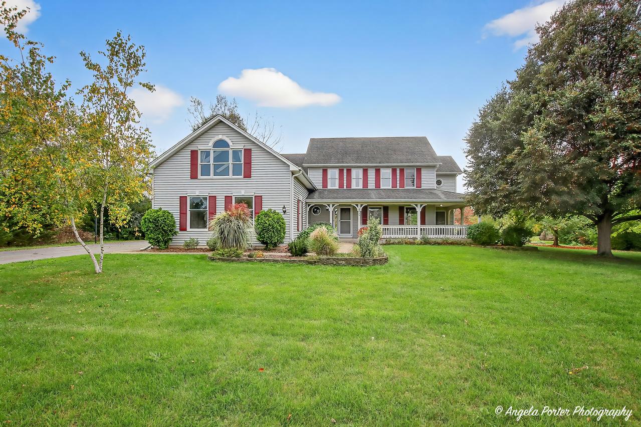 2215 Crystal Cir., Crystal Lake, IL 60012