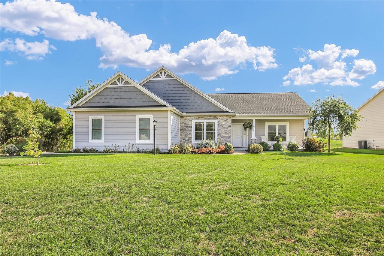 1734 S Stone Creek Blvd., Urbana, IL 61802