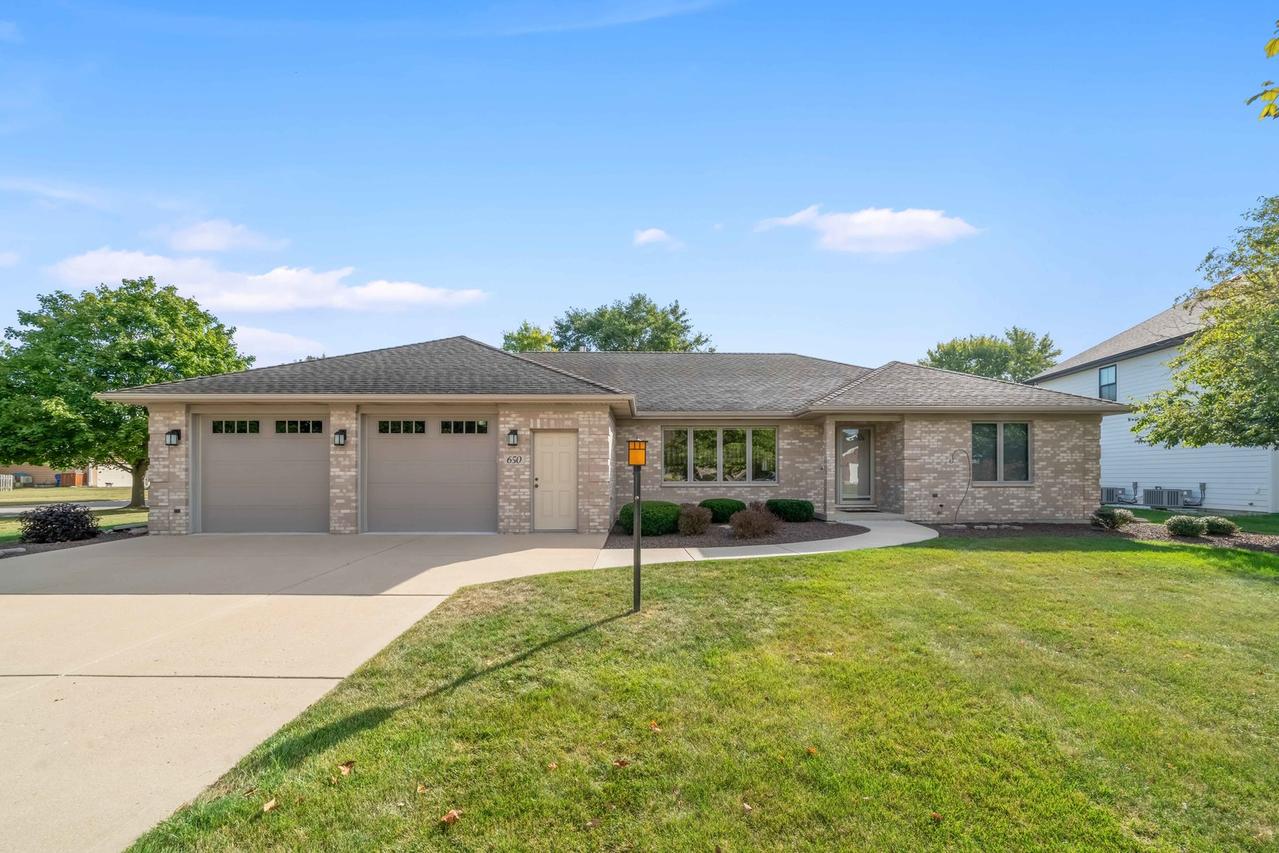650 Meadow Ln., Hinckley, IL 60520