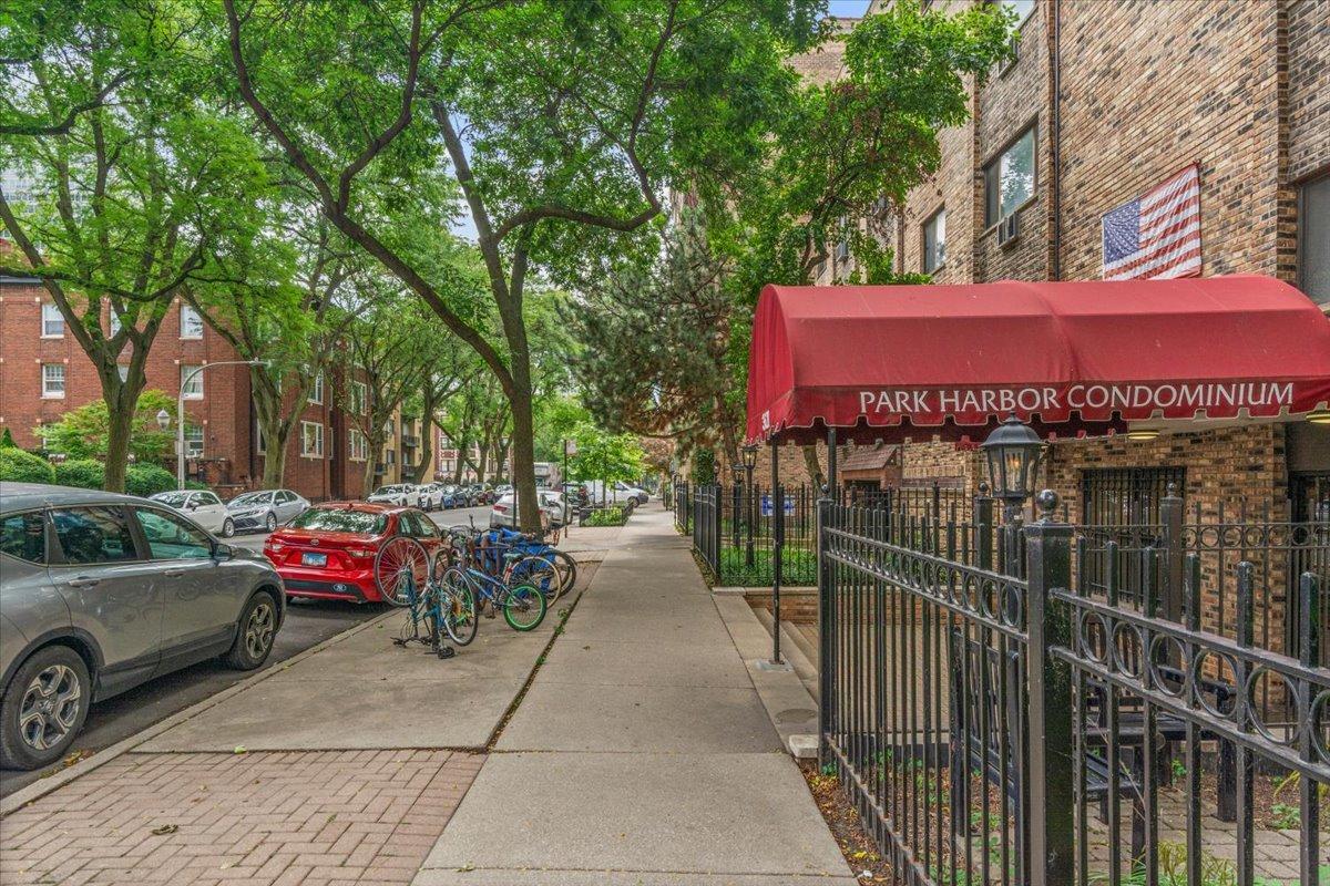 3620 N Pine Grove Ave. #504, Chicago, IL 60613
