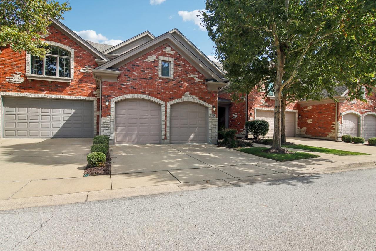 1209 W Charles Ln., Westmont, IL 60559