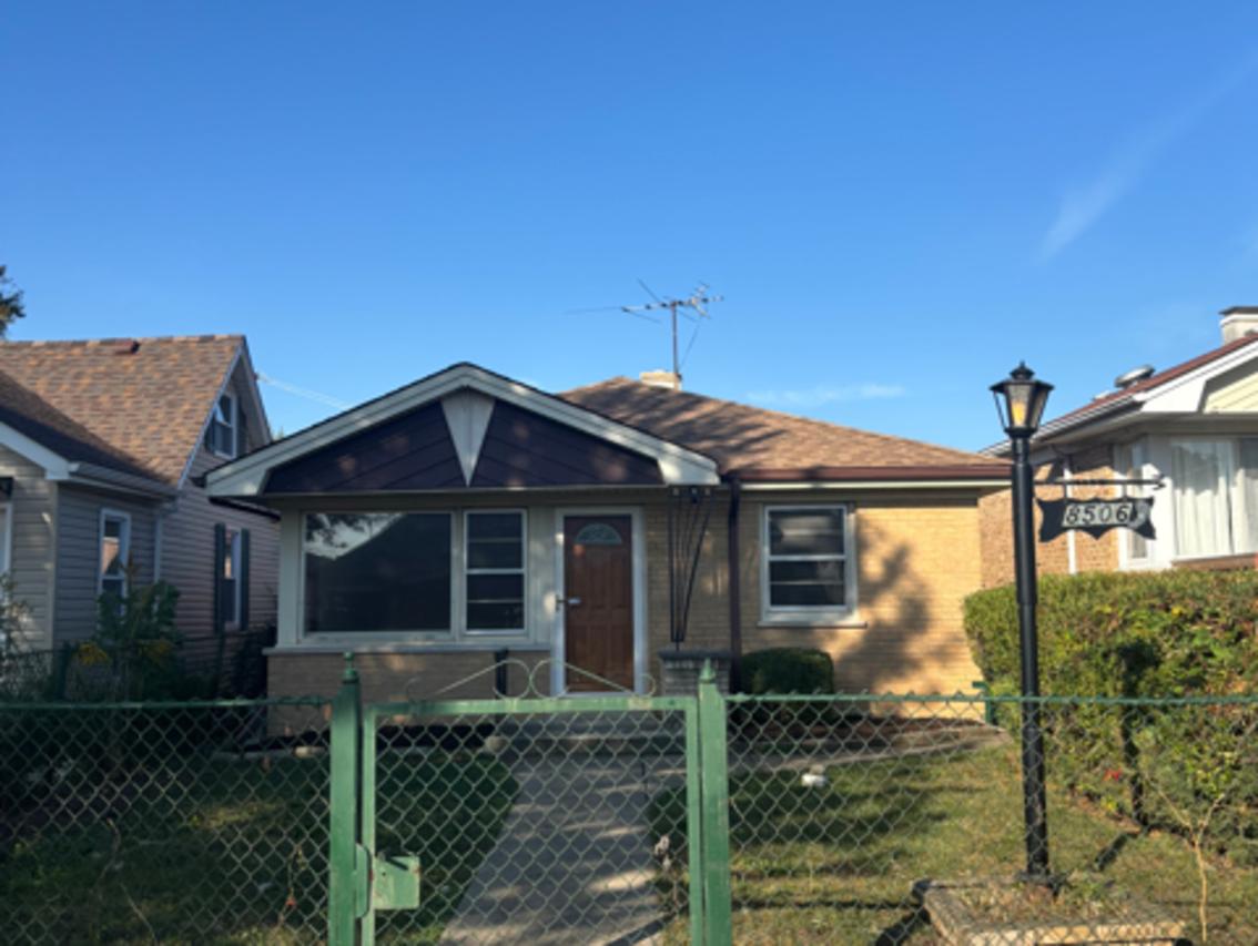 8506 Parkside Ave., Burbank, IL 60459