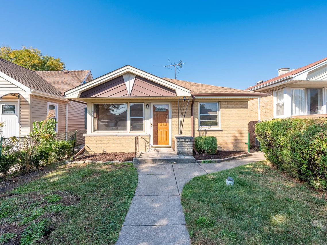 8506 Parkside Ave., Burbank, IL 60459