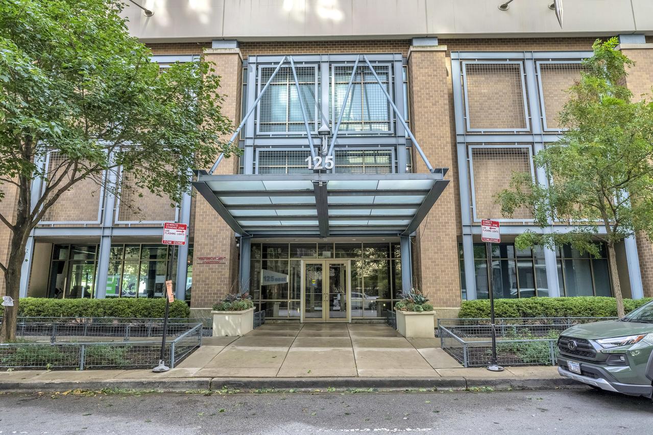 125 E 13th St. #1213, Chicago, IL 60605