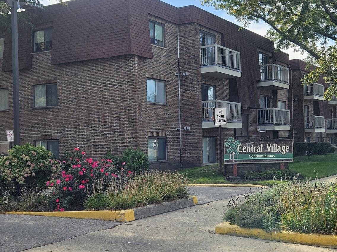 701 W Central Rd. #B3, Mount Prospect, IL 60056