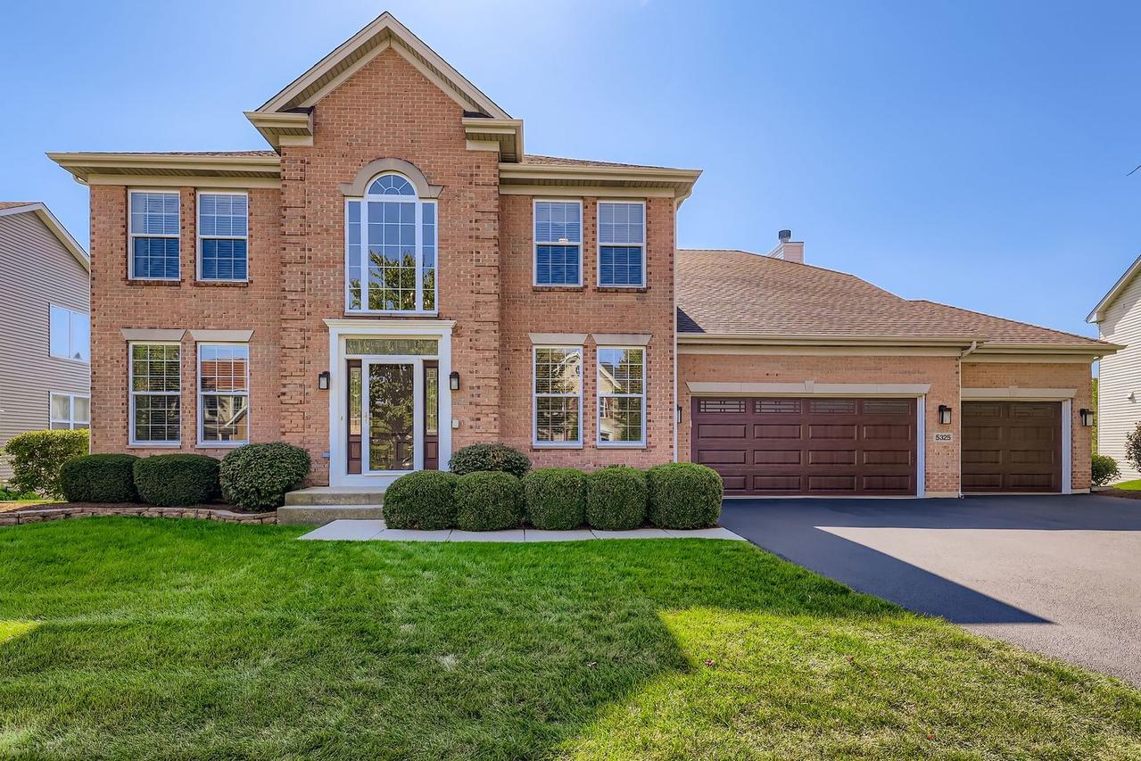 5325 Mardjetko Dr., Hoffman Estates, IL 60192