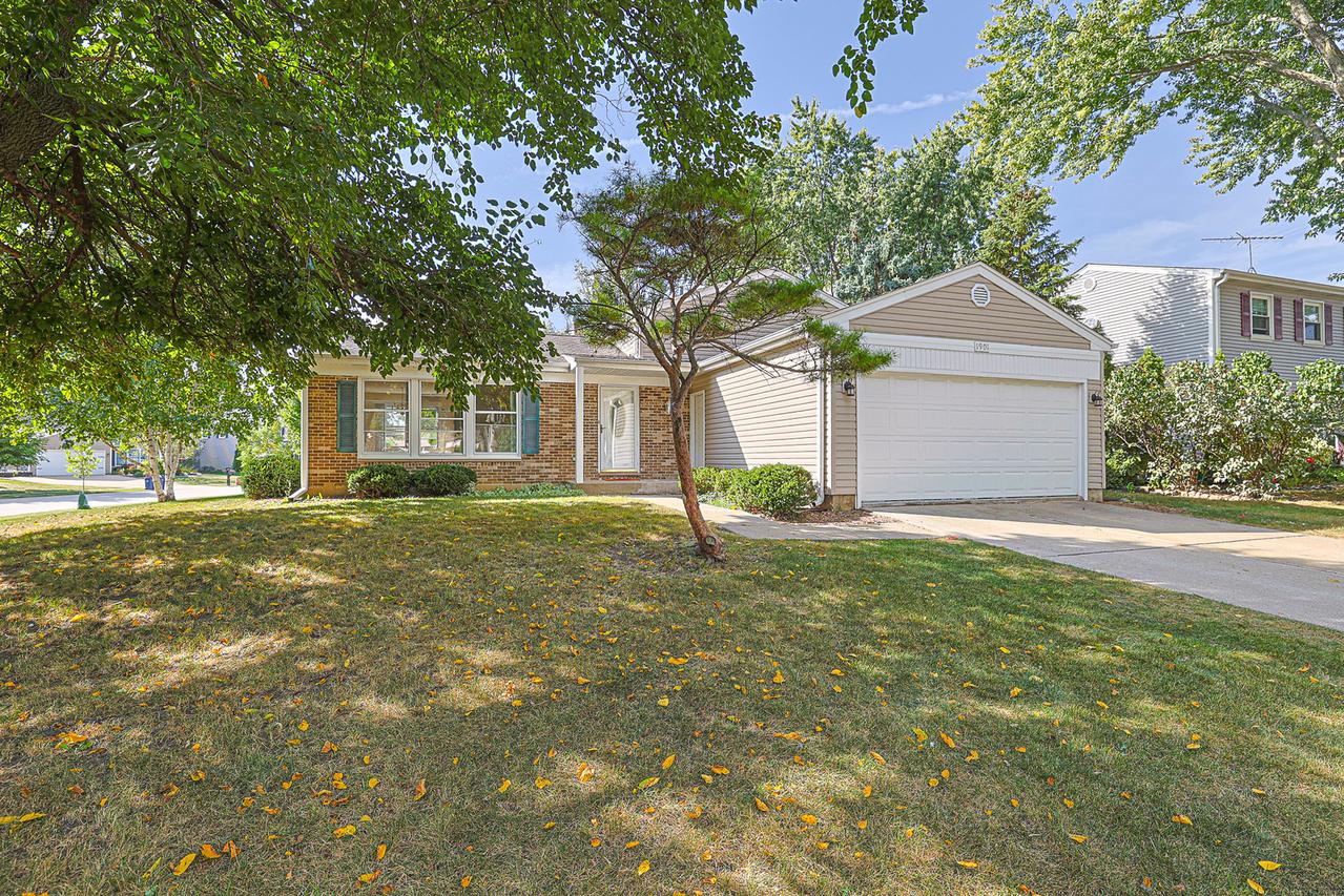1901 Kingsley Dr., Schaumburg, IL 60194