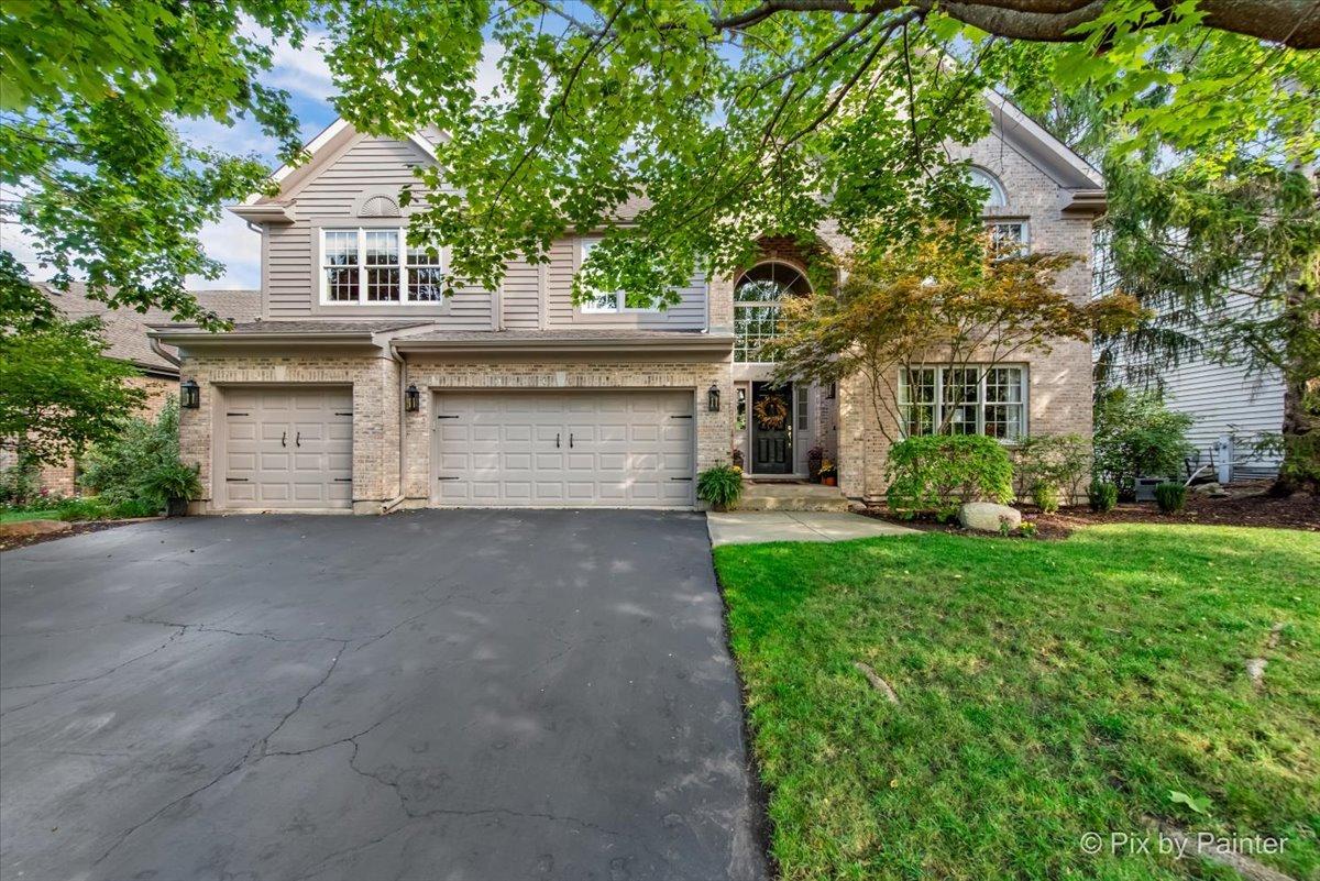 4 Point O Woods Ct., Lake In The Hills, IL 60156