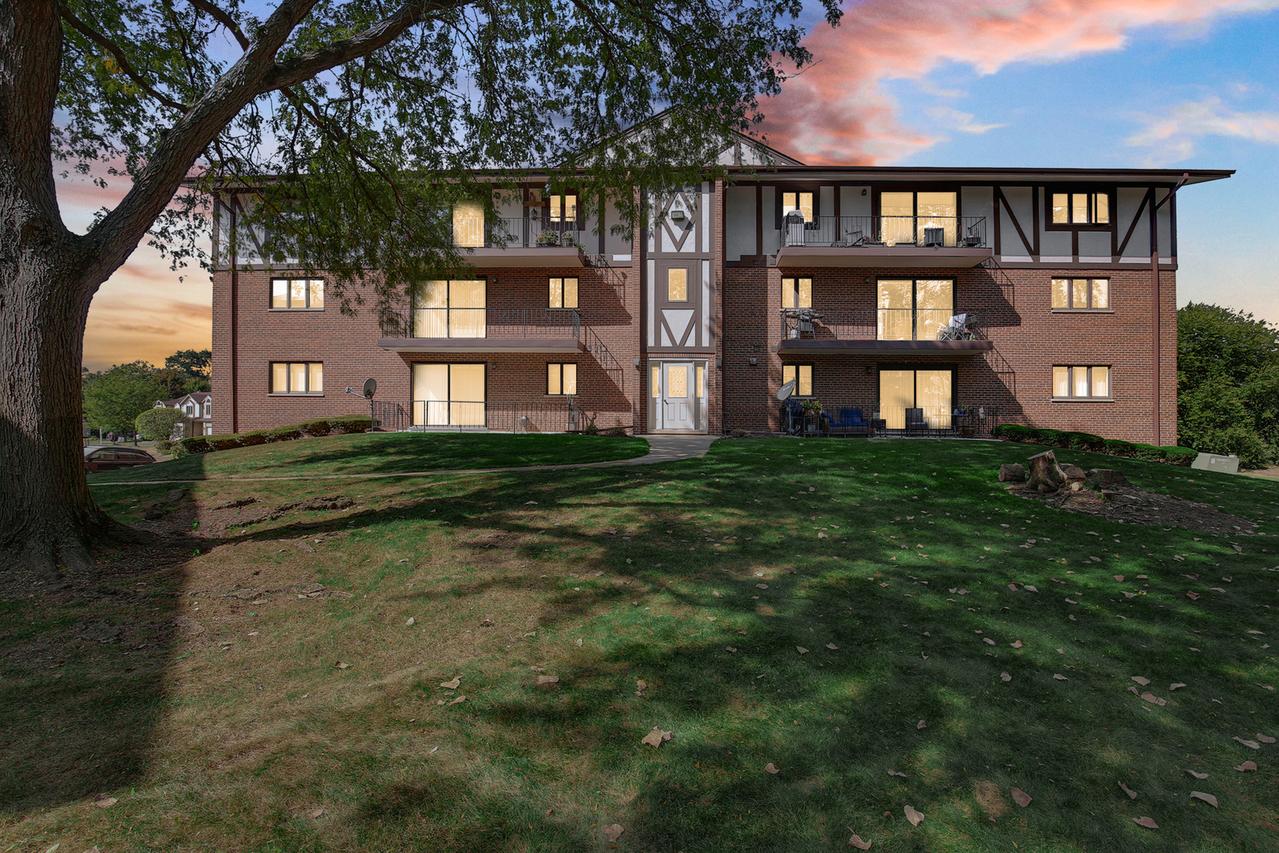 10845 S 84th Ave. #2B, Palos Hills, IL 60465