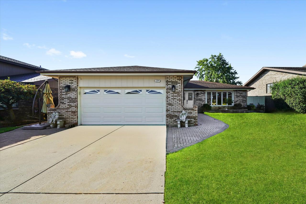 6251 Bret Dr., Oak Forest, IL 60452