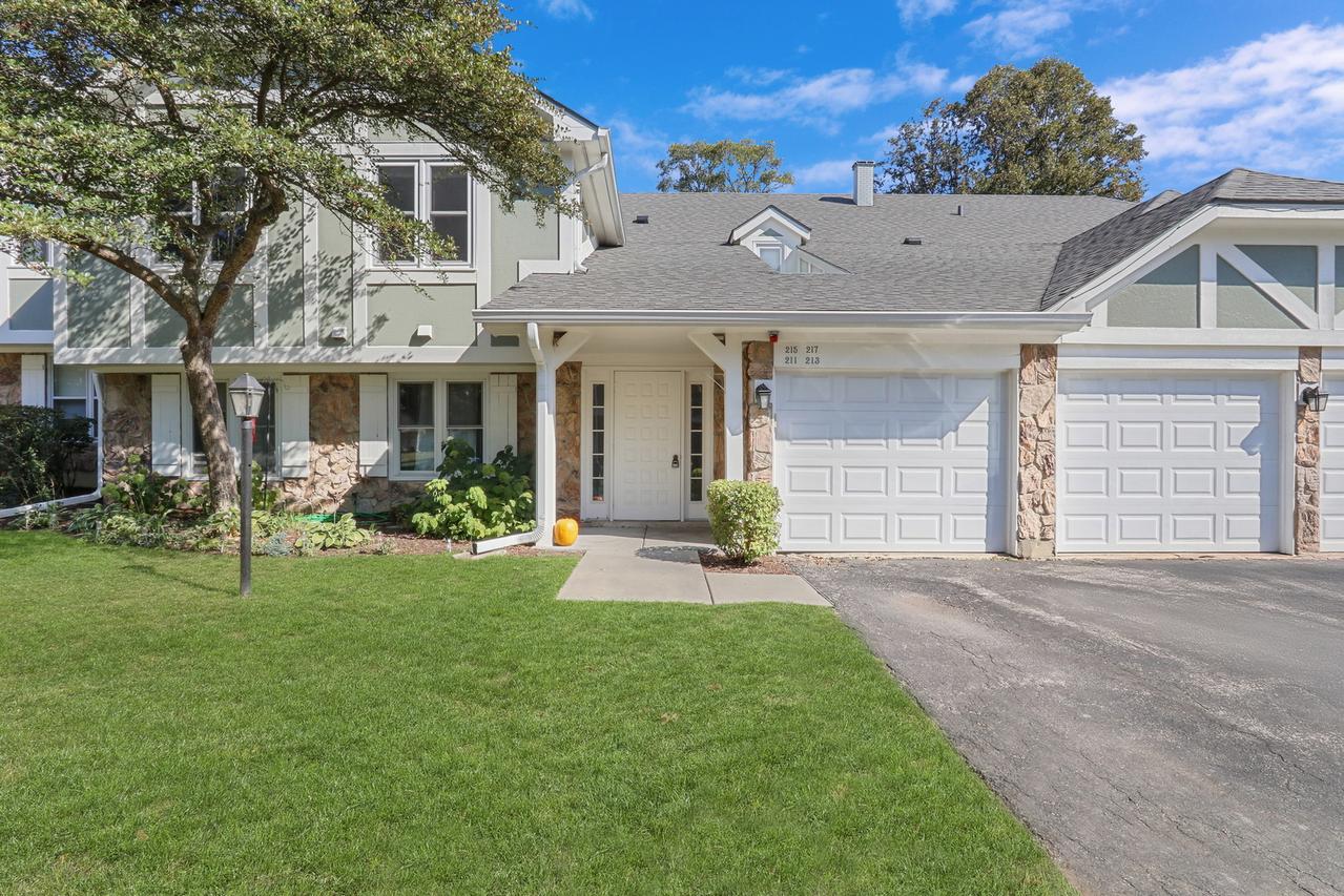 215 Coventry Cir., Vernon Hills, IL 60061