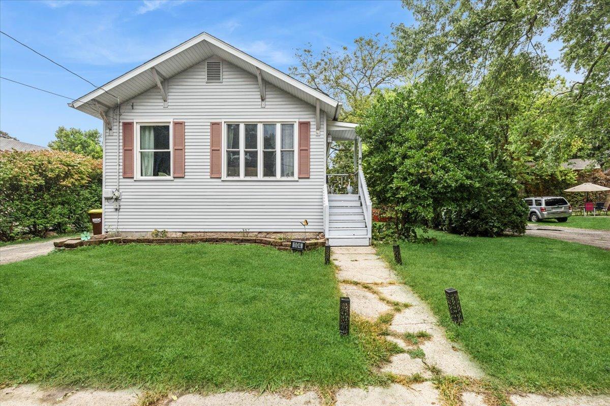 104 Stewart Ave., Woodstock, IL 60098