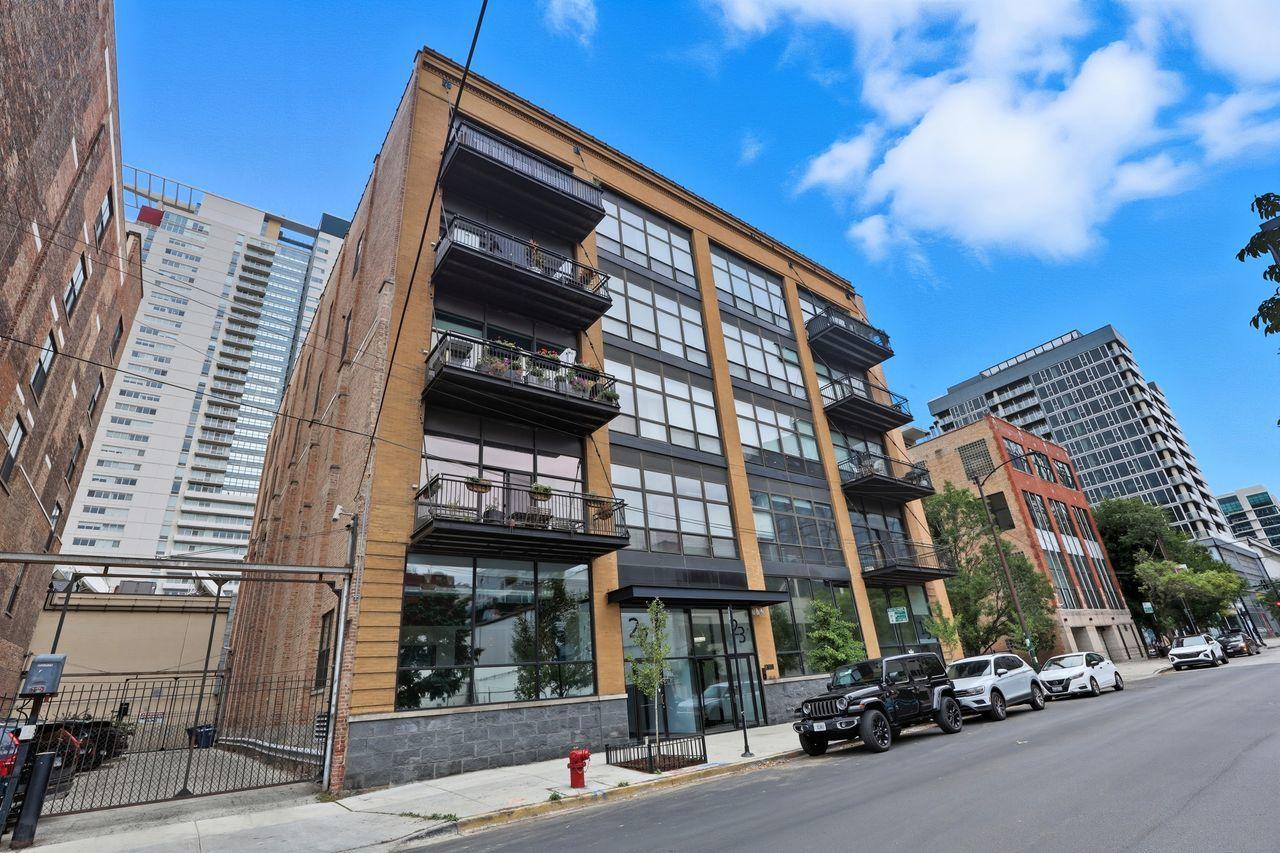 23 N Green St. #202, Chicago, IL 60607