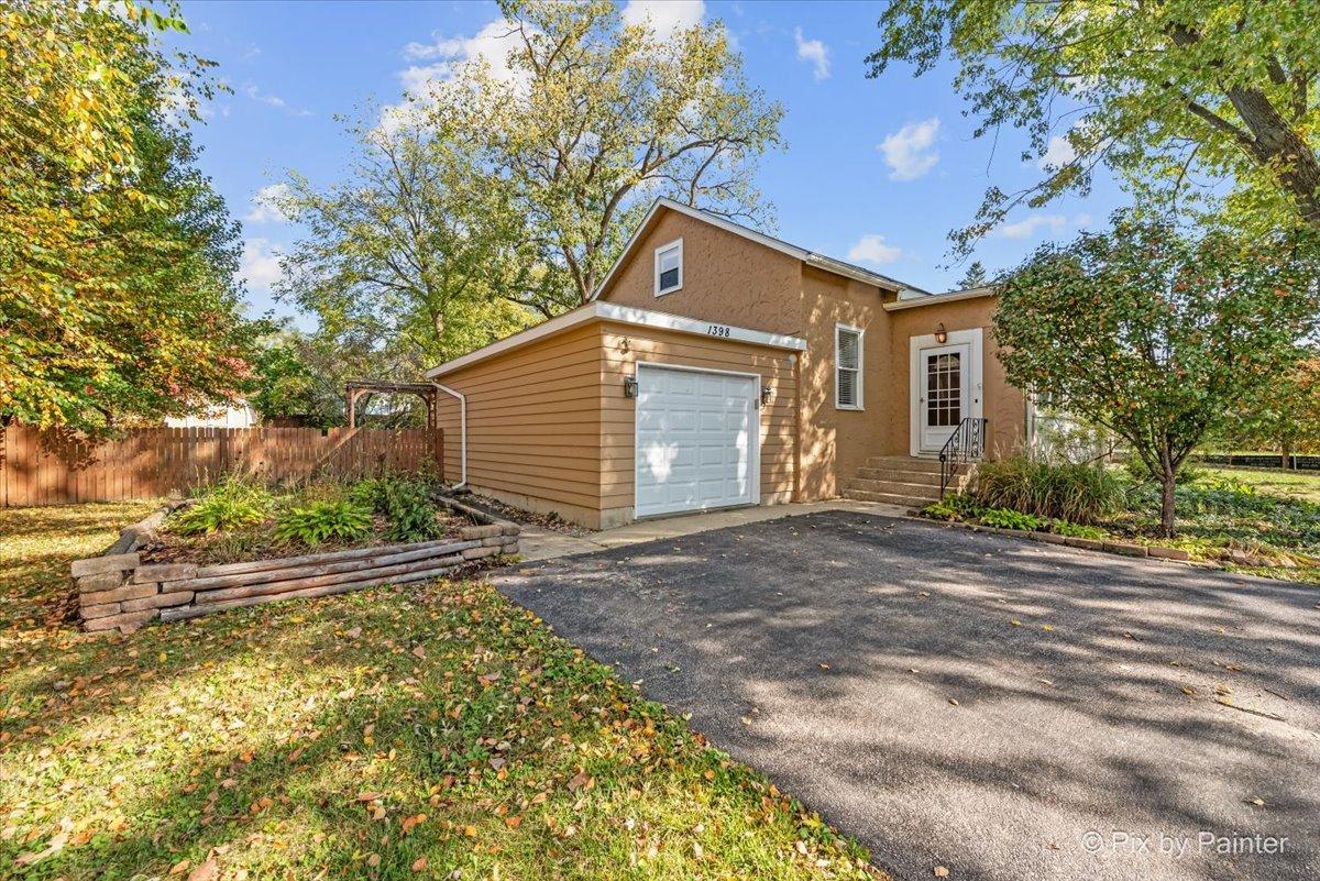 1398 Floresta Vista Ln., Crystal Lake, IL 60014